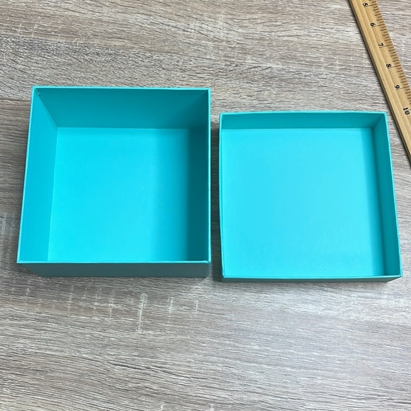 Tiffany & Co. Blue Box with White Ribbon - Picture 8 of 12
